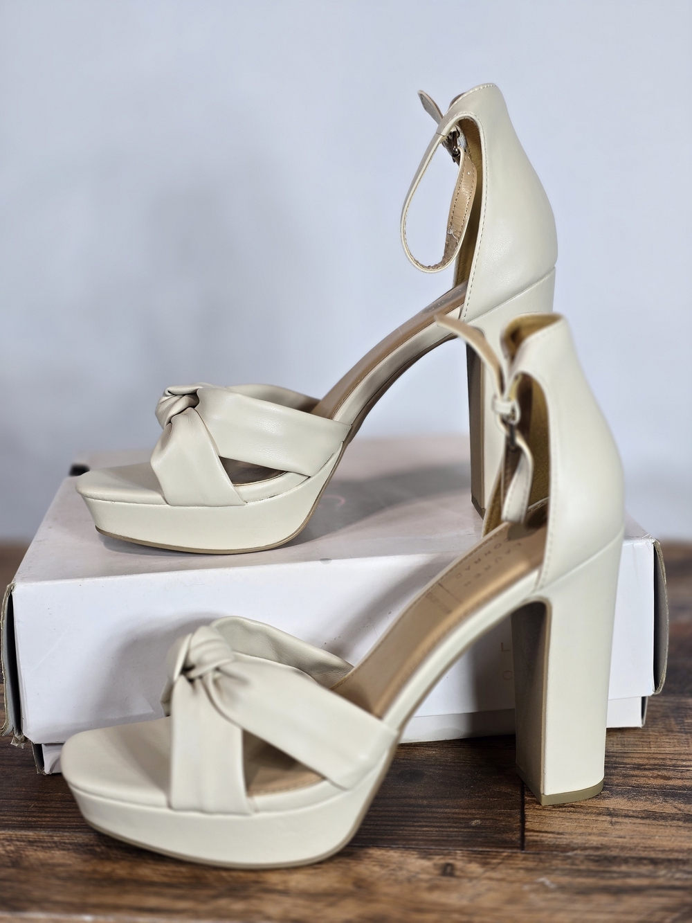 Lauren Conrad Women’s Cream Knotted Platform Block Heel Sandals Size 11